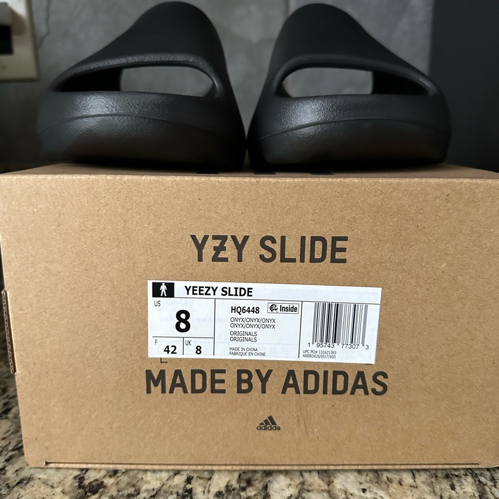 Adidas Yeezy Slides “Onyx” women’s size 8